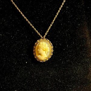 Elegant Gold‎ Cameo Pendant Necklace